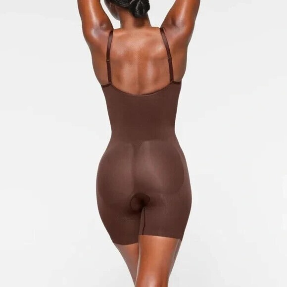 NWT Skims Seamless Sculpt Mid Thigh Bodysuit Size Small / Medium - Picture 2 of 5